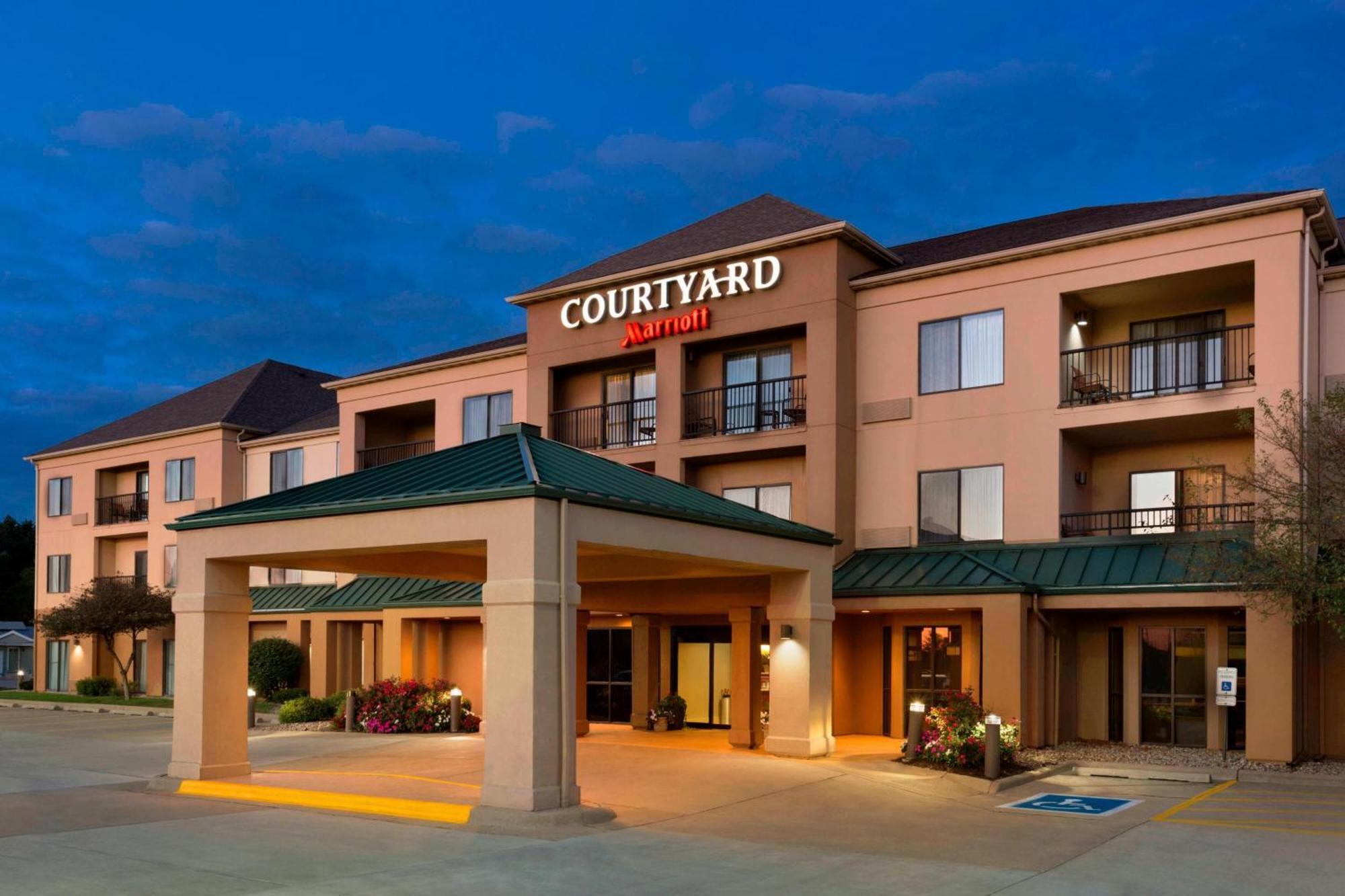 Courtyard By Marriott Bloomington Normal Hotel Exterior foto