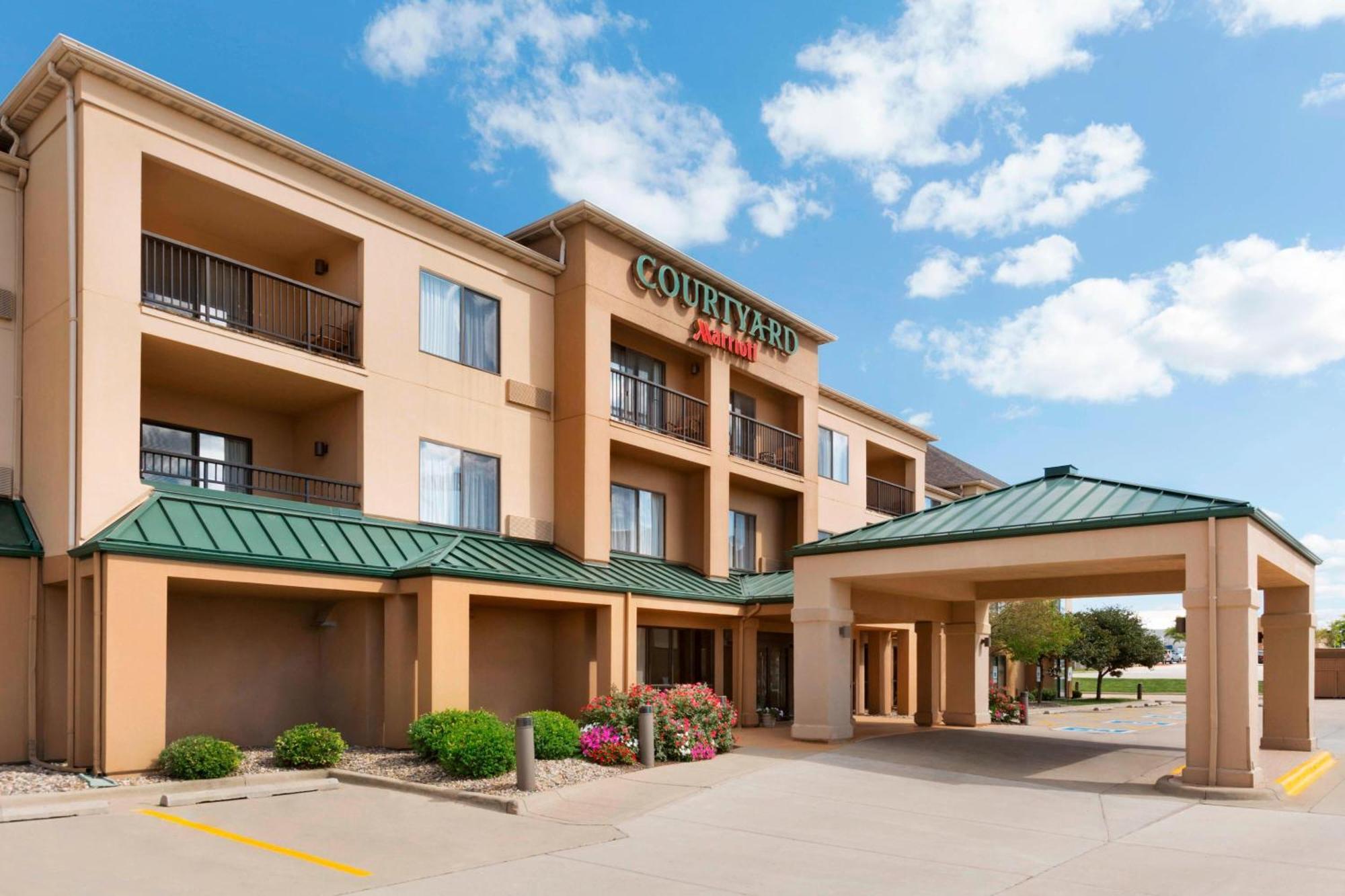 Courtyard By Marriott Bloomington Normal Hotel Exterior foto