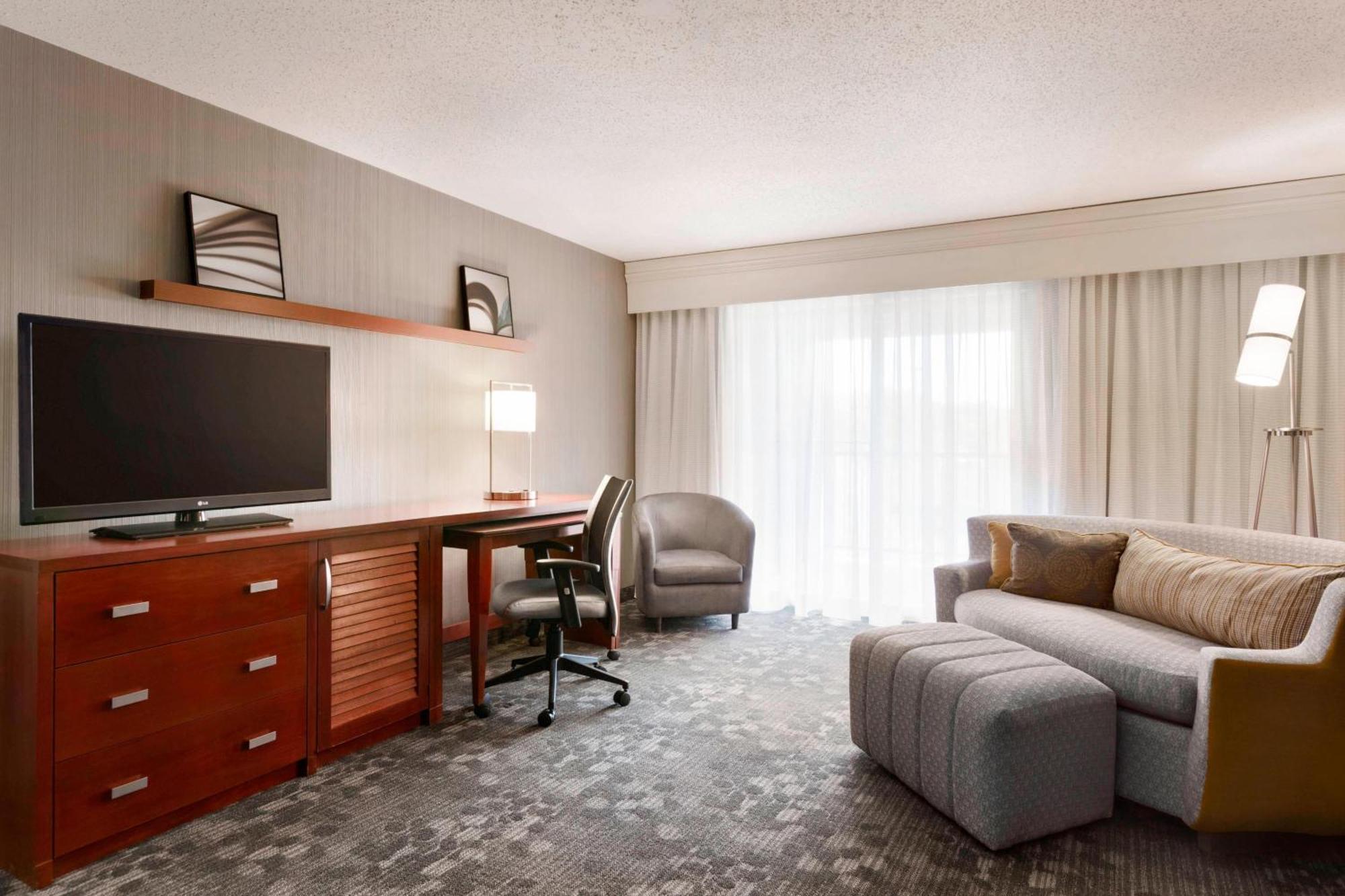 Courtyard By Marriott Bloomington Normal Hotel Exterior foto