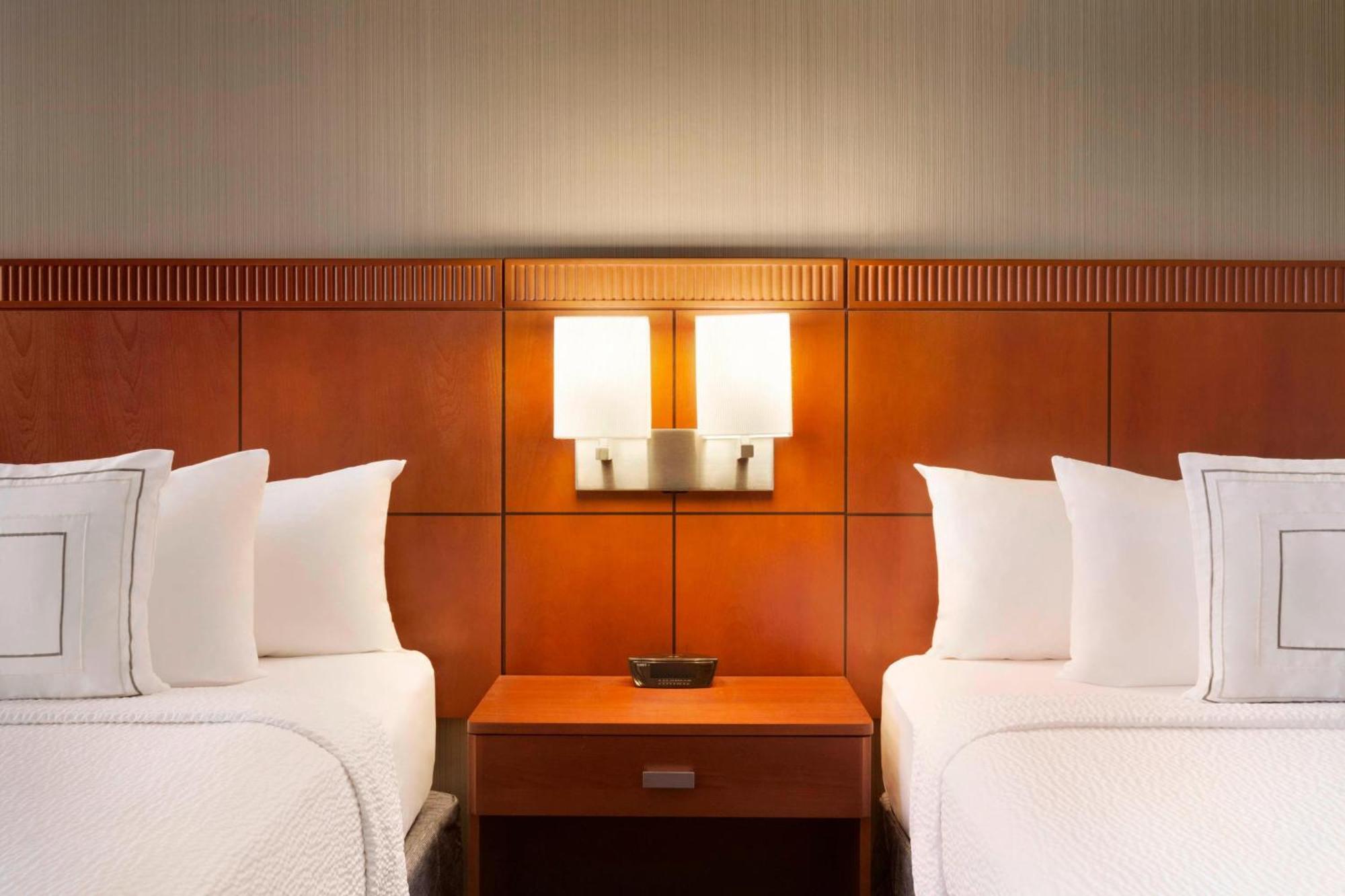 Courtyard By Marriott Bloomington Normal Hotel Exterior foto